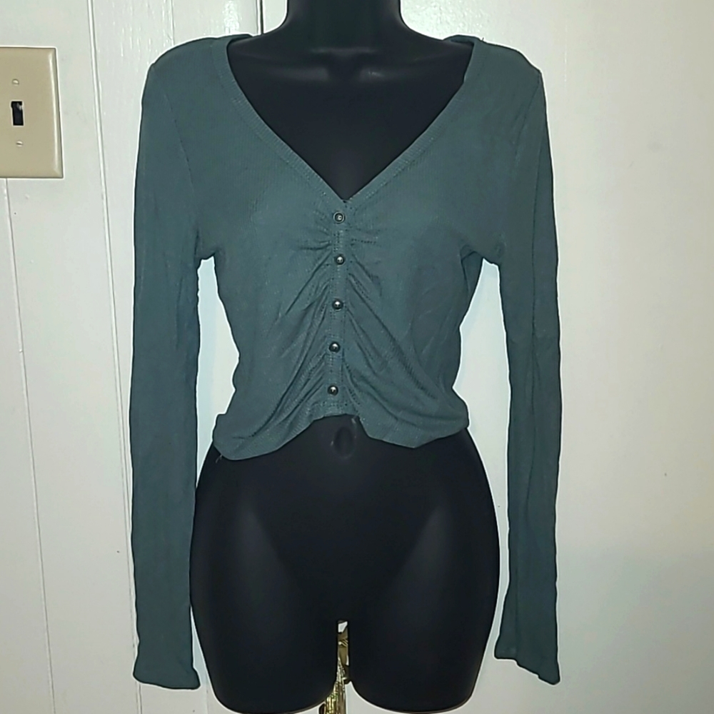 Bundle of 2 cropped shirts